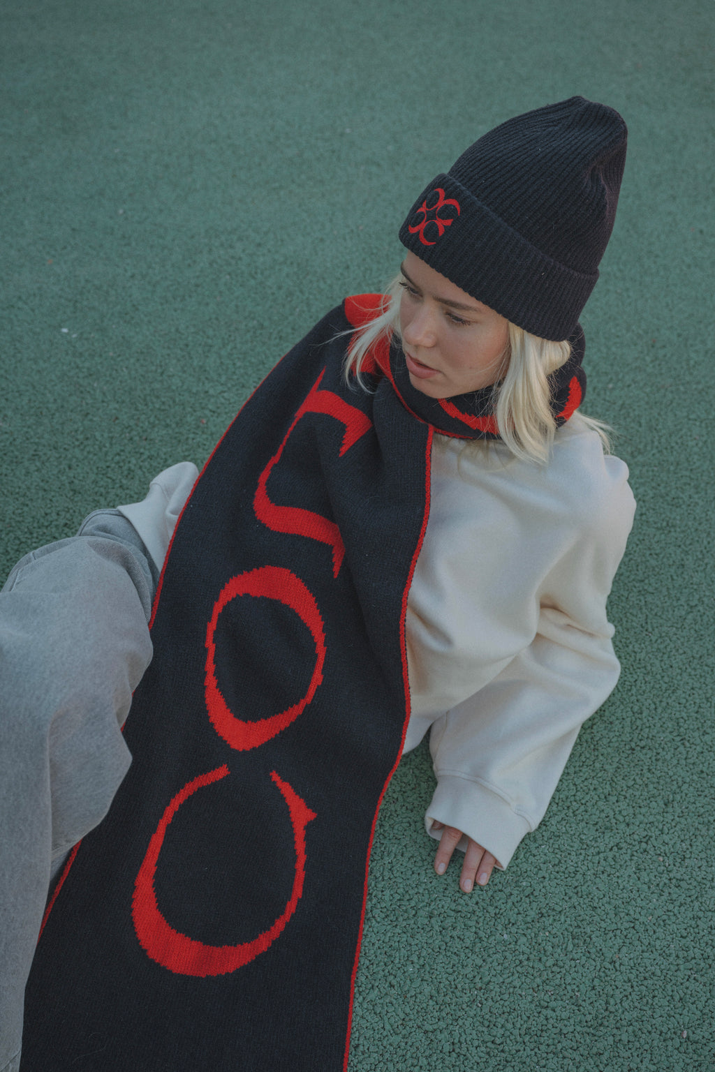 Avocado beanie - Navy with red logo