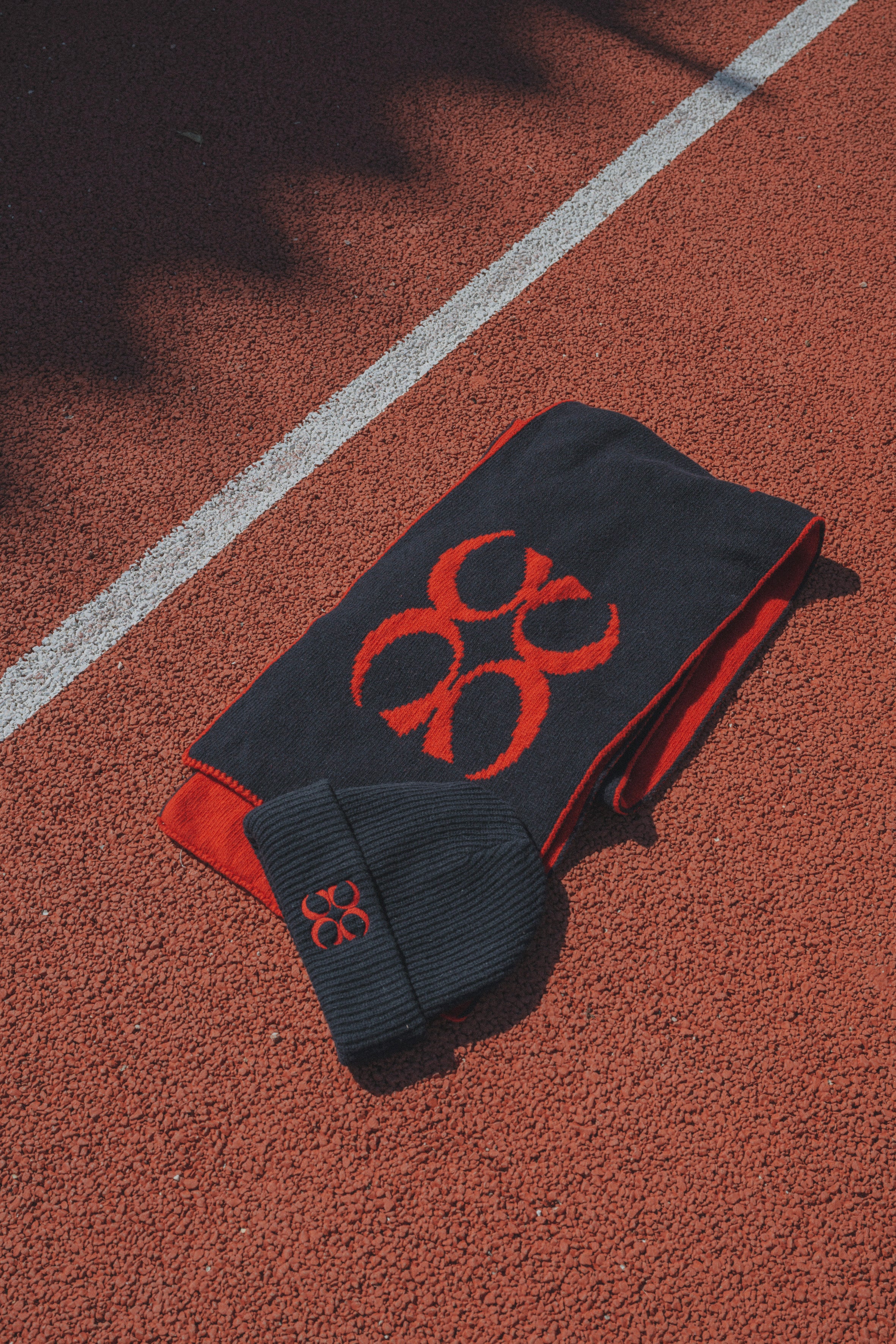 Avocado beanie - Navy with red logo