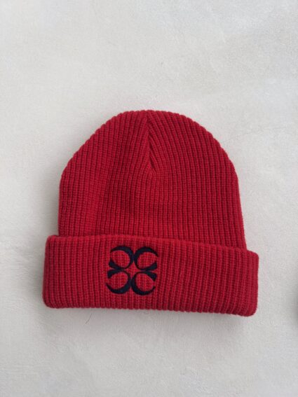 Avocado beanie - Red with navy letters