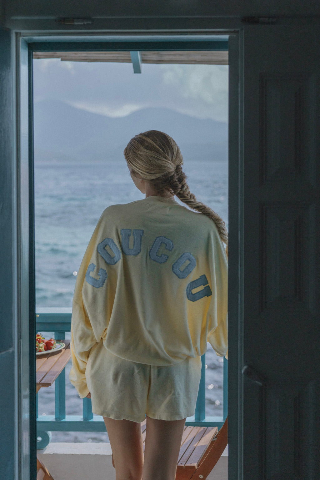 Coucou Jackie short - Butter yellow with light blue logo